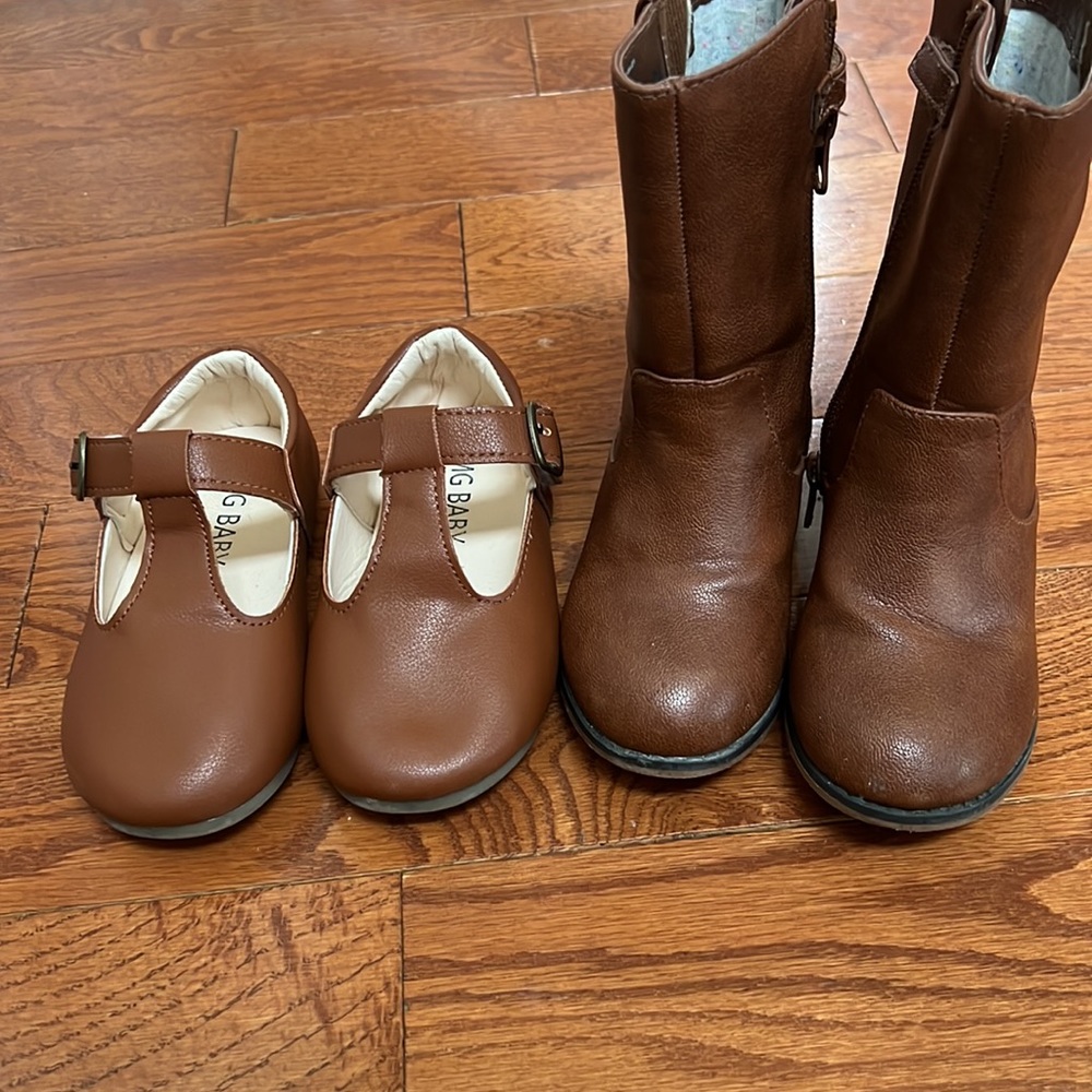 A bundle of two little girls shoes
